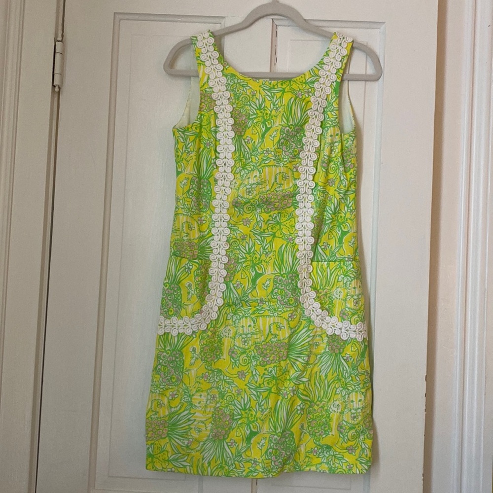 Lily Pulitzer Size 2 Green Tiger White Trim Shift Dress